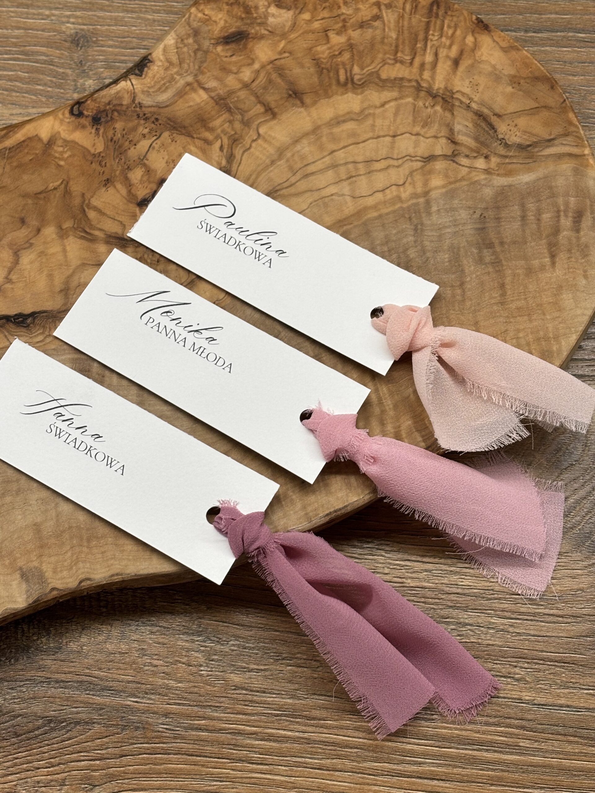 Klasyczne Winietki z Szyfonową Wstążką | Eleganckie Winietki Ślubne